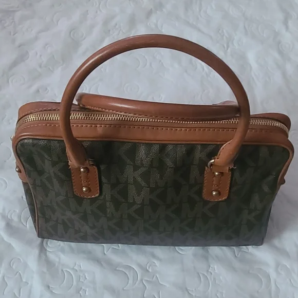 Michael Kors Tan and Brown Interior Handbag - Picture 9 of 10